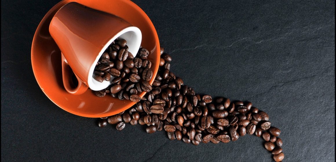 Akcesoria do przygotowywania i serwowania kawy dla początkującego baristy – co wybrać?