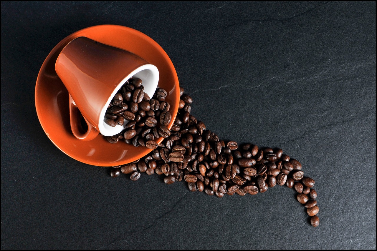 Akcesoria do przygotowywania i serwowania kawy dla początkującego baristy – co wybrać?