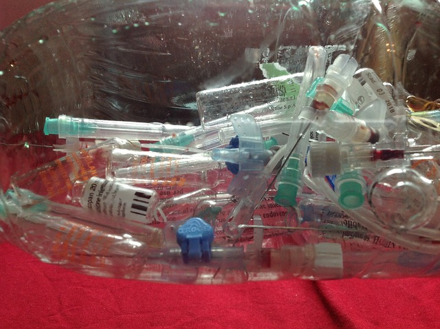 Bezpieczne zarządzanie odpadami medycznymi: Wytyczne dla placówek medycznych