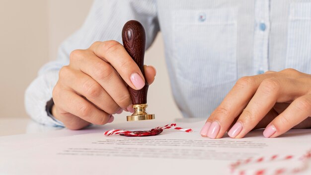 Jak wybrać odpowiedniego notariusza – ważne czynniki do rozważenia